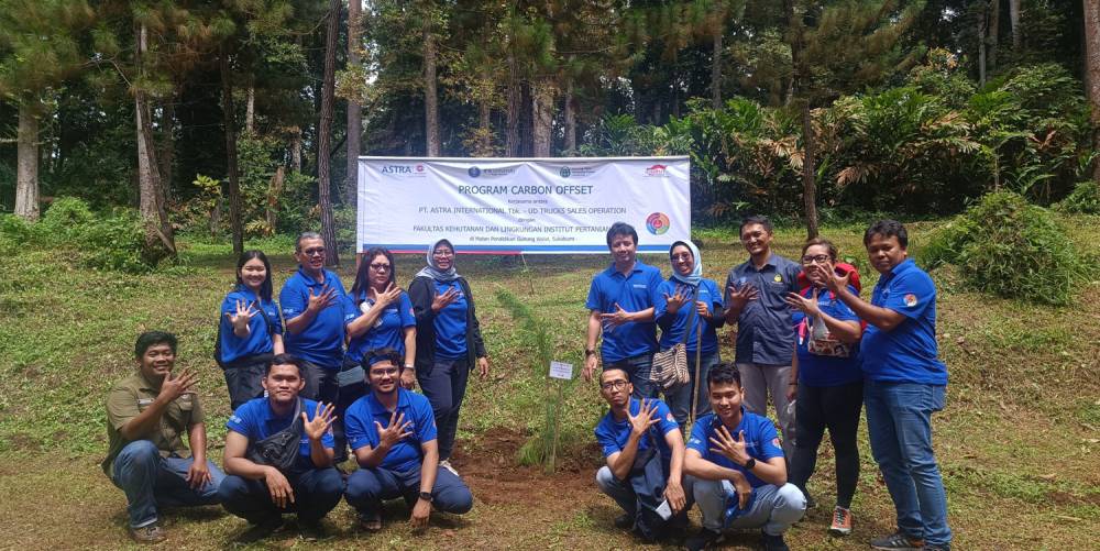 Kurangi Emisi Gas Rumah Kaca, Astra UD Trucks Laksanakan Program Carbon Offset