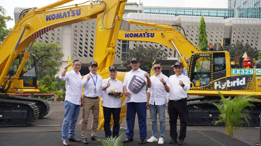 Wujudkan Indonesia Bebas Emisi, Kalimantan Prima Persada Berinvestasi Komatsu HB365-1 dari United Tractors