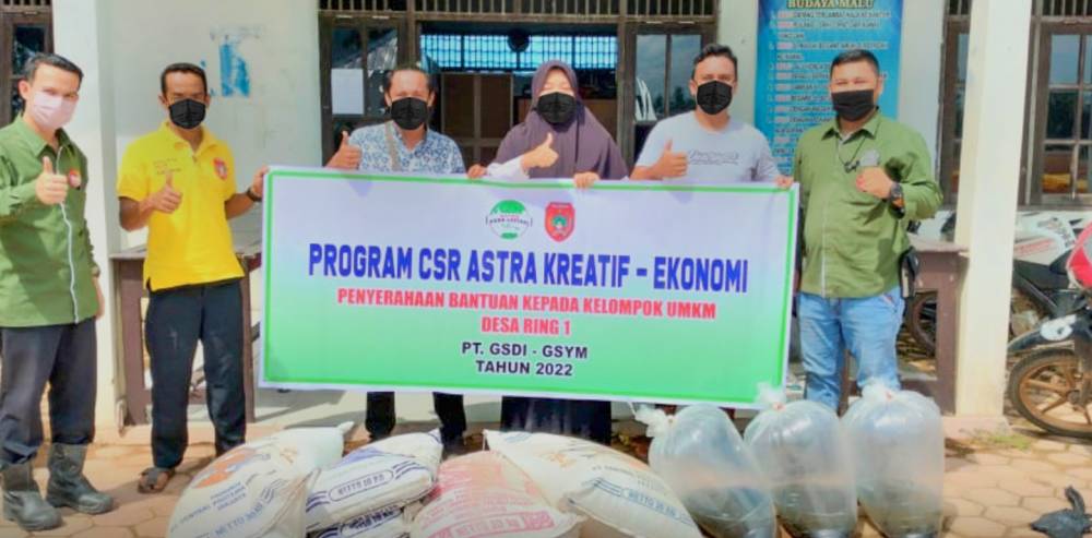 Penyerahan Bibit Ikan dan Set Solar Cell ke Nanga Mua