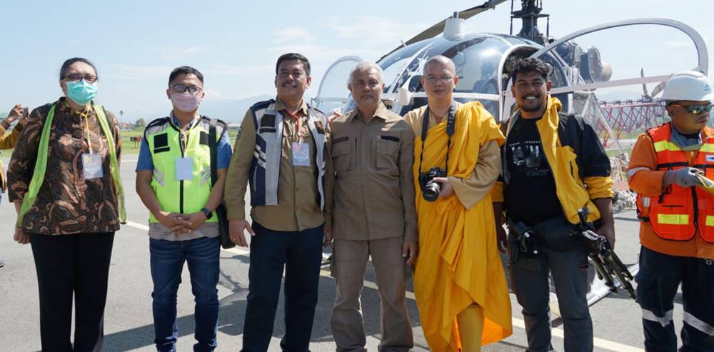 Helikopter PTAR Antar Dua Harimau Sumatra  ke Alam Bebas