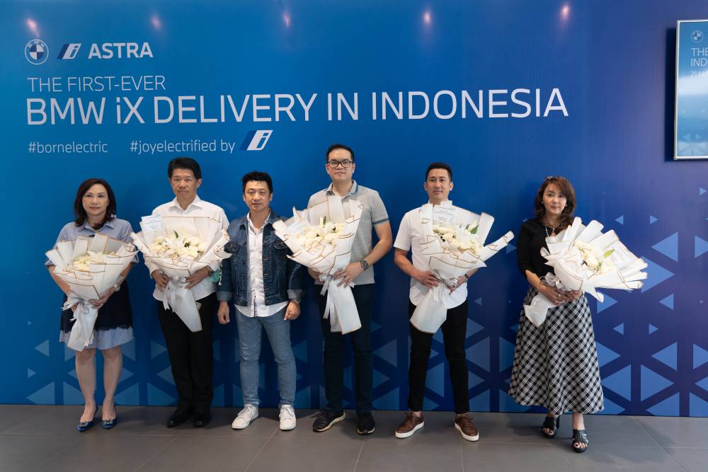 BMW Astra Lakukan Serah Terima BMW iX Pertama Di Indonesia