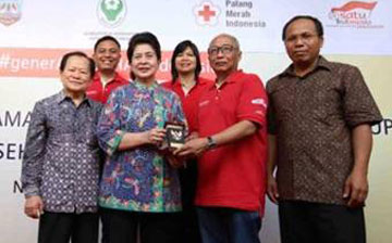 Minister of Health Nila Moeloek Supports #generAKSISEHATIndonesia Astra Hands Over 1,505 Glasses in Nunukan