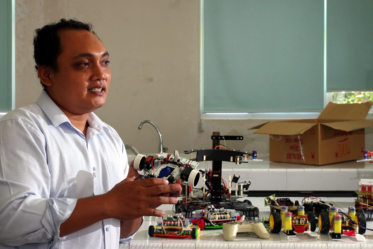 Hendro Yulius Putro: Majukan Indonesia Melalui Edukasi Teknologi