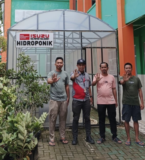Isuzu Dorong CSR Hijau: Tanam Hidroponik untuk Lingkungan