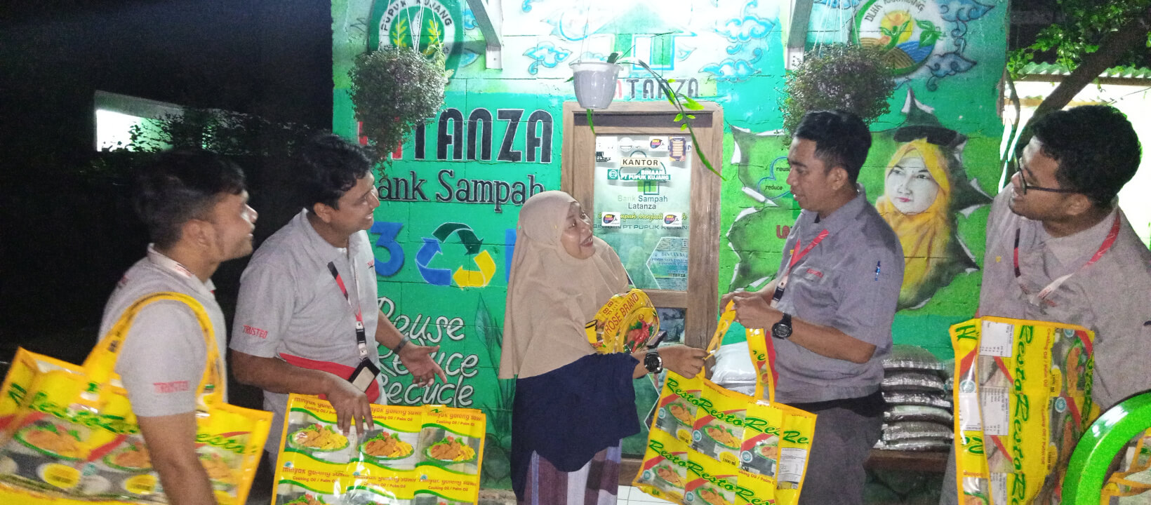 Isuzu Sedekah Botol Plastik melalui Bank Sampah Binaan